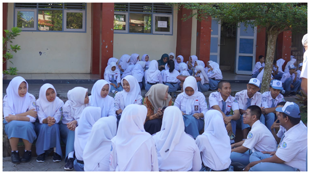Guru Wali Samakah dengan Wali Kelas?